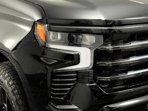 Used 2026 Chevrolet Silverado 1500 High Country w/ Midnight Edition AWD/4WD image 15