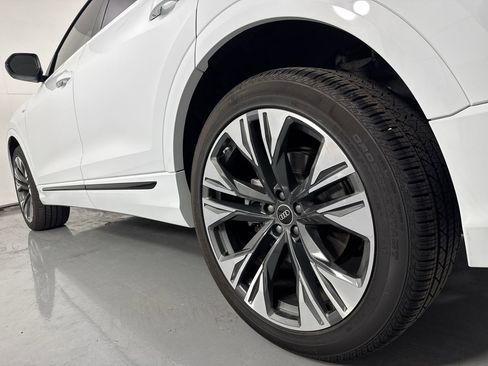 Certified 2025 Audi Q8 Premium Plus w/ Premium Plus Package AWD/4WD image 3