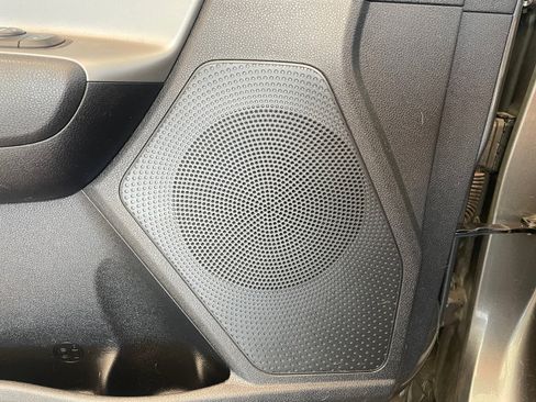 Used 2017 Kia Niro LX image 27