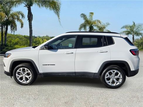 Used 2024 Jeep Compass Latitude image 2