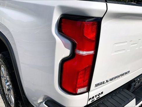 Used 2024 Chevrolet Silverado 2500 High Country w/ High Country Premium Package AWD/4WD image 24