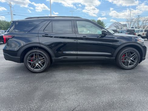 New 2026 Ford Explorer ST-Line w/ ST-Line Street Pack AWD/4WD image 13