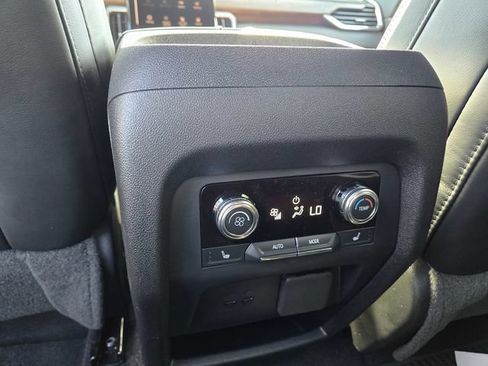 New 2026 GMC Acadia Denali Ultimate AWD/4WD image 9