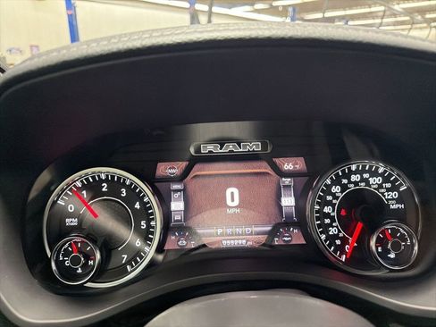 Used 2023 RAM 1500 Laramie AWD/4WD image 8