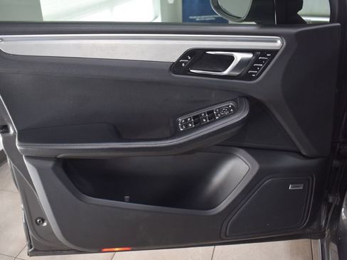 Used 2017 Porsche Macan Turbo image 7