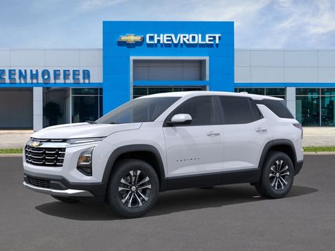 New 2026 Chevrolet Equinox LT image 2