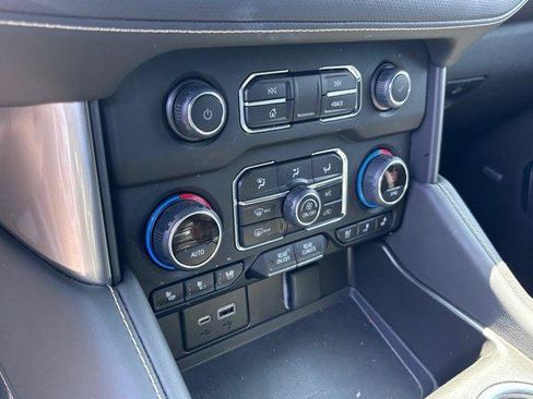 Used 2023 Chevrolet Tahoe Premier RWD image 11