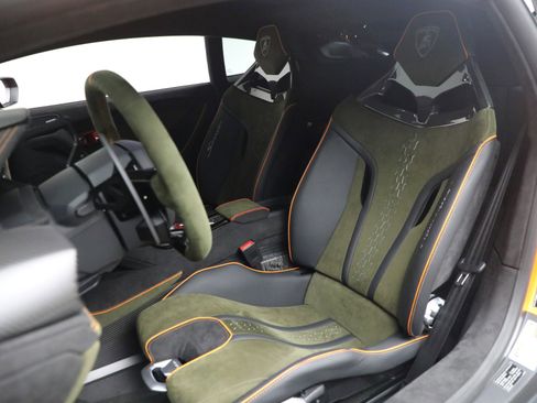 Used 2024 Lamborghini Huracan Sterrato image 13