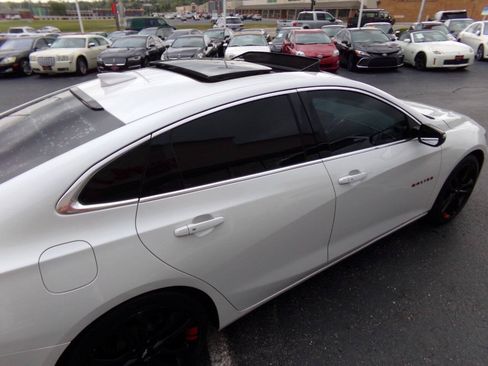 Used 2018 Chevrolet Malibu LT w/ Redline Edition FWD image 7
