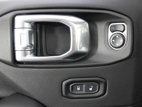 Used 2025 Jeep Wrangler Unlimited Sahara w/ Safety Group AWD/4WD image 14