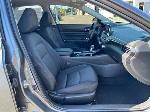 Used 2024 Nissan Altima 2.5 SV FWD image 9