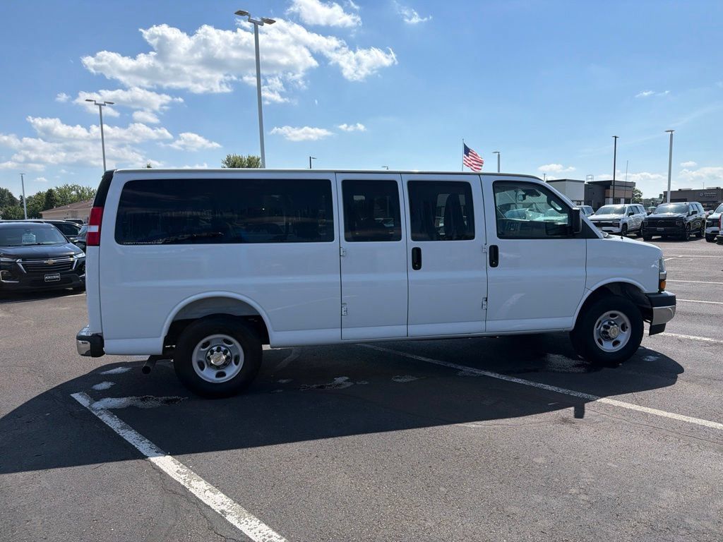 Used 2025 Chevrolet Express 3500 LT w/ LT Preferred Equipment Group RWD image 10