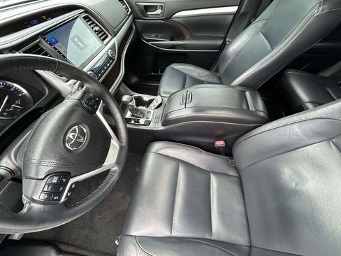 Used 2015 Toyota Highlander XLE image 10