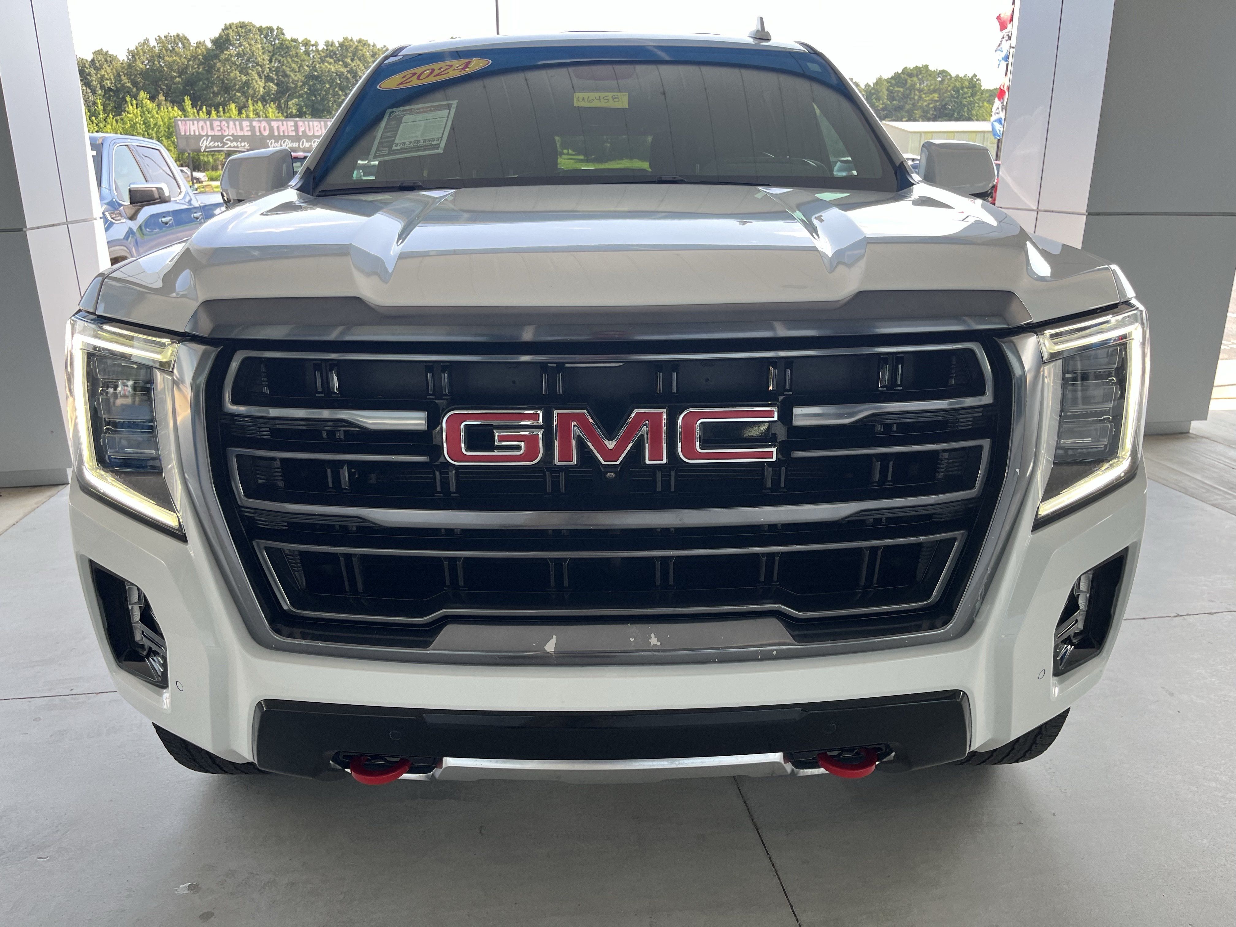 Used 2024 GMC Yukon AT4 w/ Technology Package AWD/4WD image 8