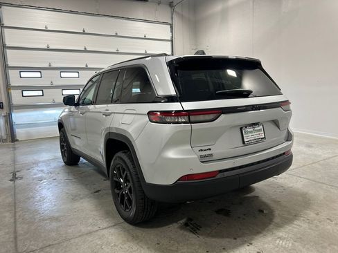 New 2026 Jeep Grand Cherokee Altitude AWD/4WD image 8