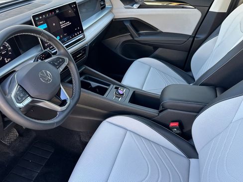 New 2026 Volkswagen Tiguan SE image 8