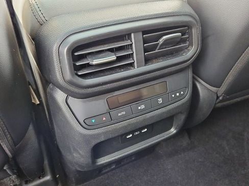 Used 2025 Honda Pilot Touring image 16