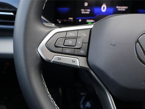 Certified 2023 Volkswagen Taos SE image 17