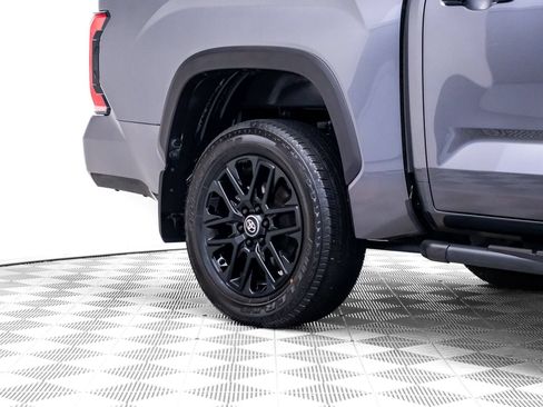 Used 2025 Toyota Tundra Limited AWD/4WD image 39