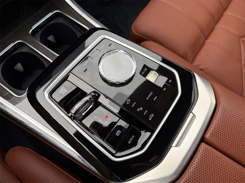 Certified 2025 BMW 750e xDrive w/ Executive Package image 26