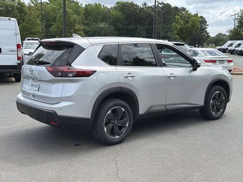 Used 2025 Nissan Rogue SV FWD image 4