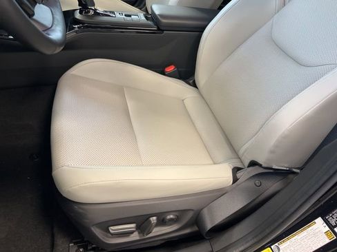 Used 2023 Toyota Prius XLE image 8