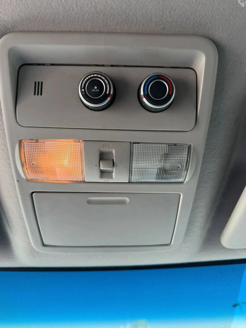 Used 2018 Nissan NV 3500 SV RWD image 25