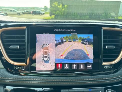 New 2027 Chrysler Pacifica Pinnacle AWD/4WD image 19