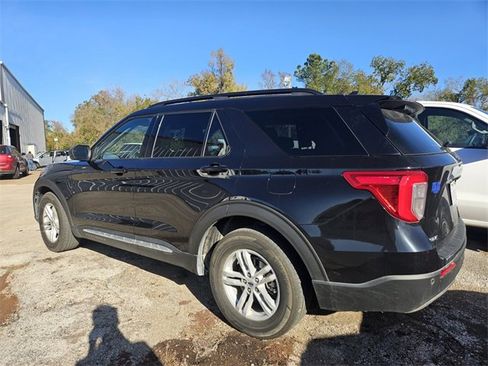 Used 2024 Ford Explorer XLT w/ Equipment Group 202A image 3