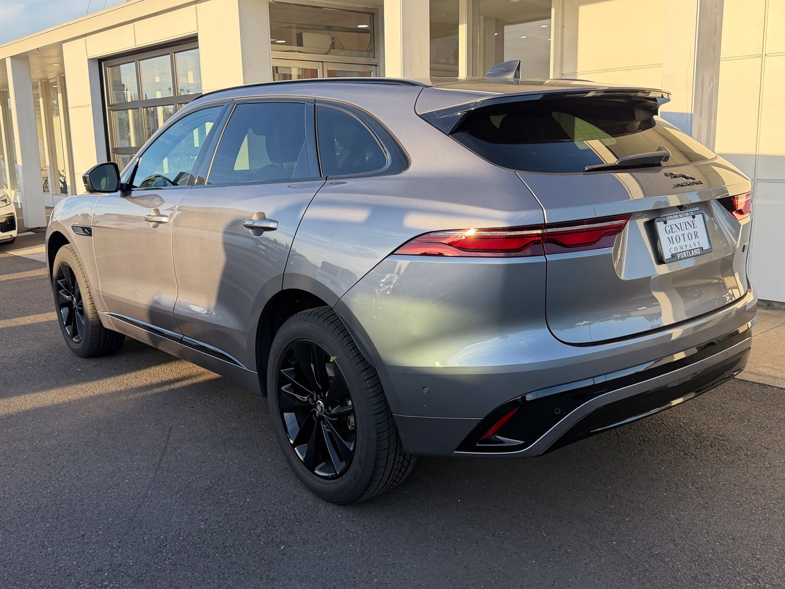 Used 2026 Jaguar F-PACE R-Dynamic S AWD/4WD image 3