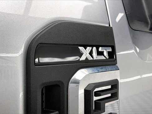 Used 2023 Ford F250 XLT w/ Camper Package image 7