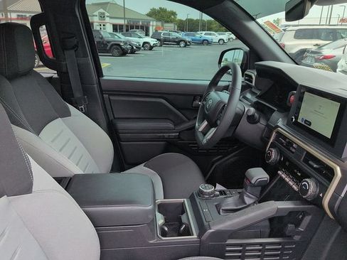 Certified 2025 Toyota Tacoma TRD Off-Road AWD/4WD image 10