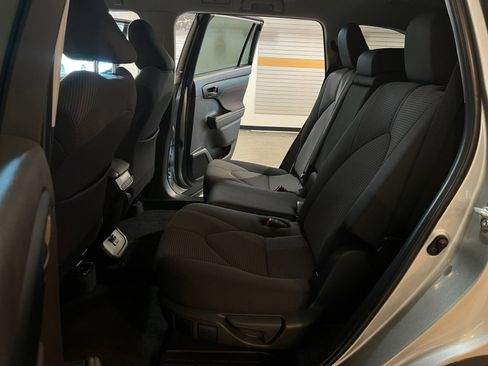 Used 2025 Toyota Highlander LE FWD image 27