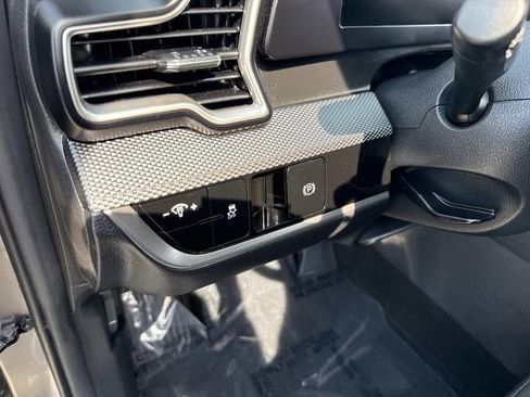 Used 2024 Kia Sportage LX image 23