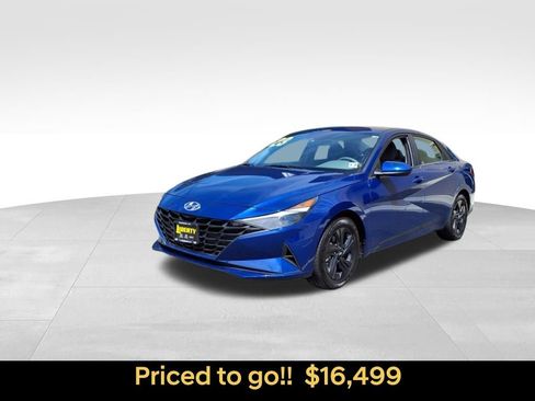 Used 2023 Hyundai Elantra SEL w/ Preferred Accessory Package image 3