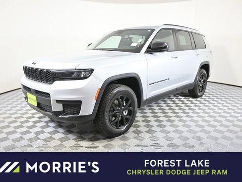 Used 2024 Jeep Grand Cherokee L Laredo image 1