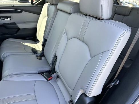 Certified 2025 Honda Pilot EX-L image 13