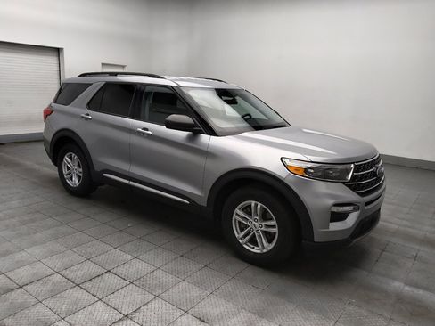 Used 2024 Ford Explorer XLT w/ Equipment Group 202A RWD image 11