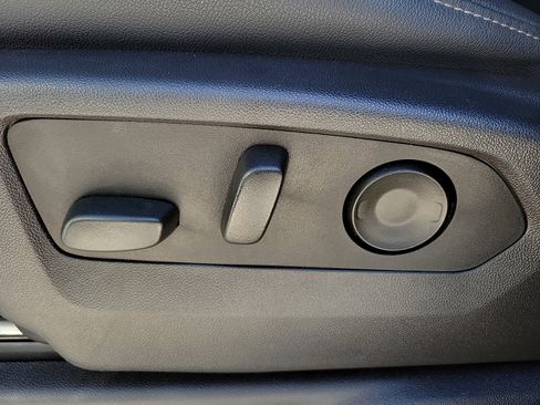 Used 2024 GMC Sierra 1500 SLT image 13