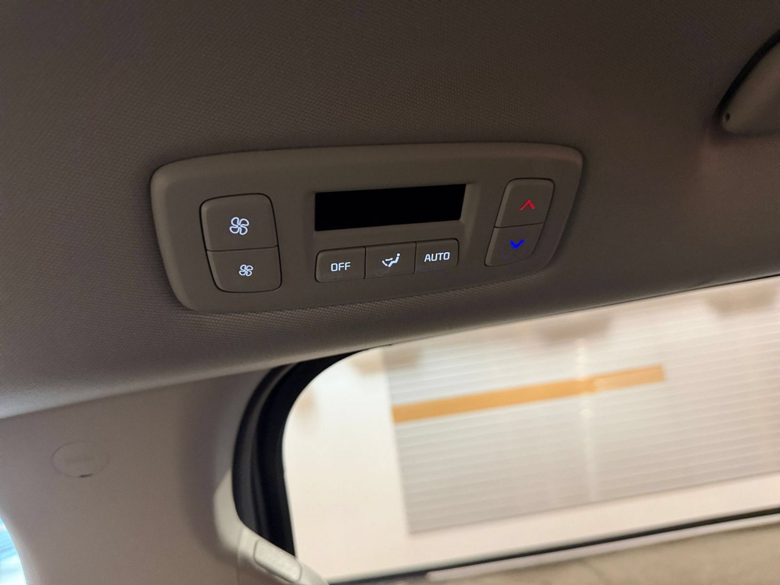 Used 2026 Kia Carnival FWD image 24
