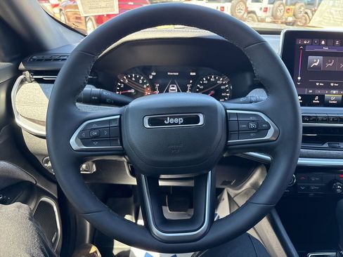 Used 2023 Jeep Compass Latitude w/ Sun and Sound Group AWD/4WD image 25