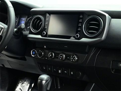 Used 2020 Toyota Tacoma TRD Off-Road image 30