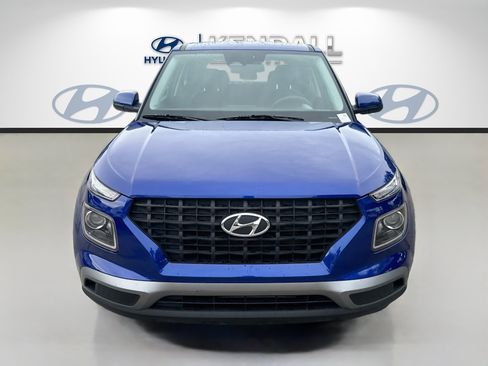 Used 2024 Hyundai Venue SE FWD image 2