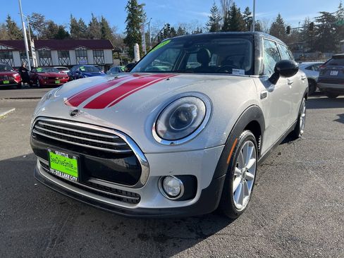Used 2019 MINI Cooper Clubman Iconic w/ Premium Package image 8