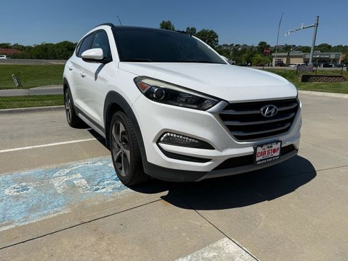 Used 2017 Hyundai Tucson Value AWD/4WD image 4