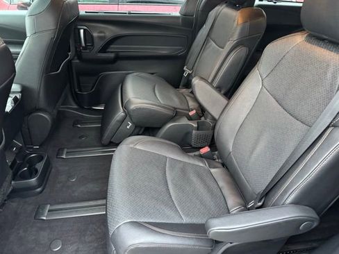 Used 2025 Toyota Sienna Limited AWD/4WD image 7
