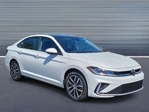 New 2026 Volkswagen Jetta SE image 2