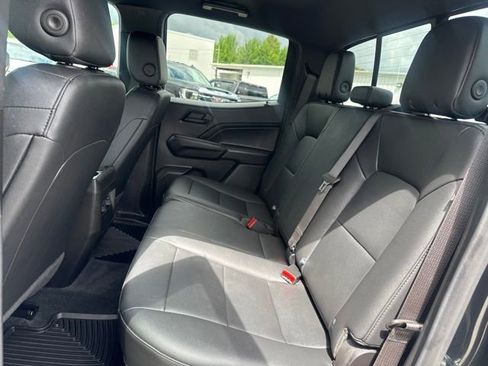 Used 2025 Chevrolet Colorado Trail Boss AWD/4WD image 28