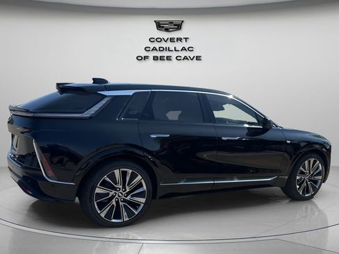 New 2026 Cadillac Lyriq Signature Luxury image 10