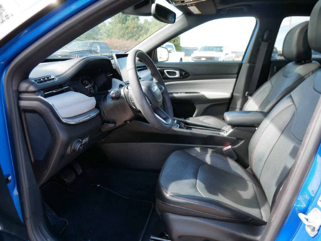 Used 2023 Jeep Compass Limited w/ Sun and Sound Group AWD/4WD image 9